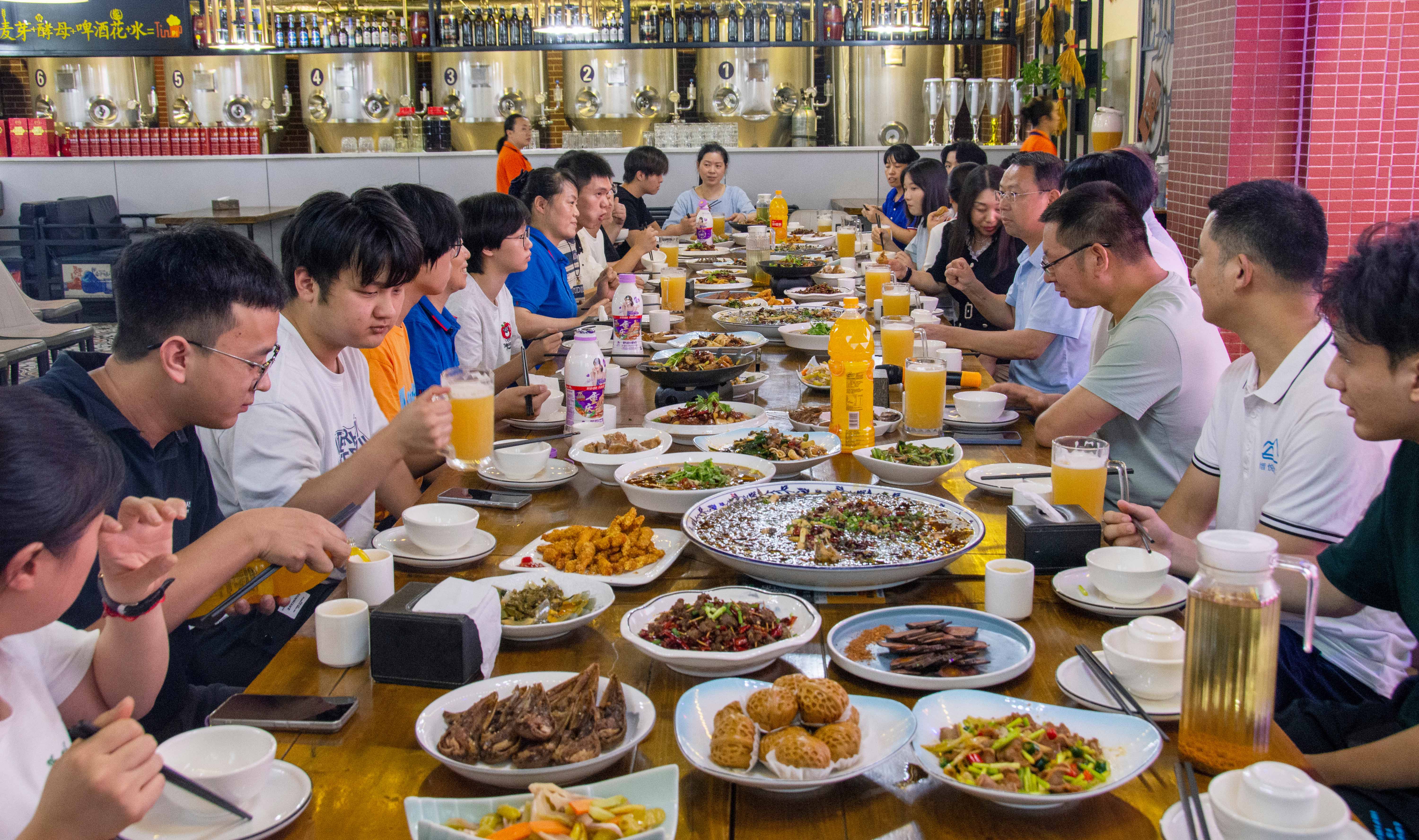 ���ഺģ���������������������ػ����ⳡ���磬������������ȫ�ǹ�˾����һ���������ע��